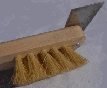 Die - ist zum b&uuml;rsten, stechen, hauen, stossen und ziehen der Triebe geeignet.